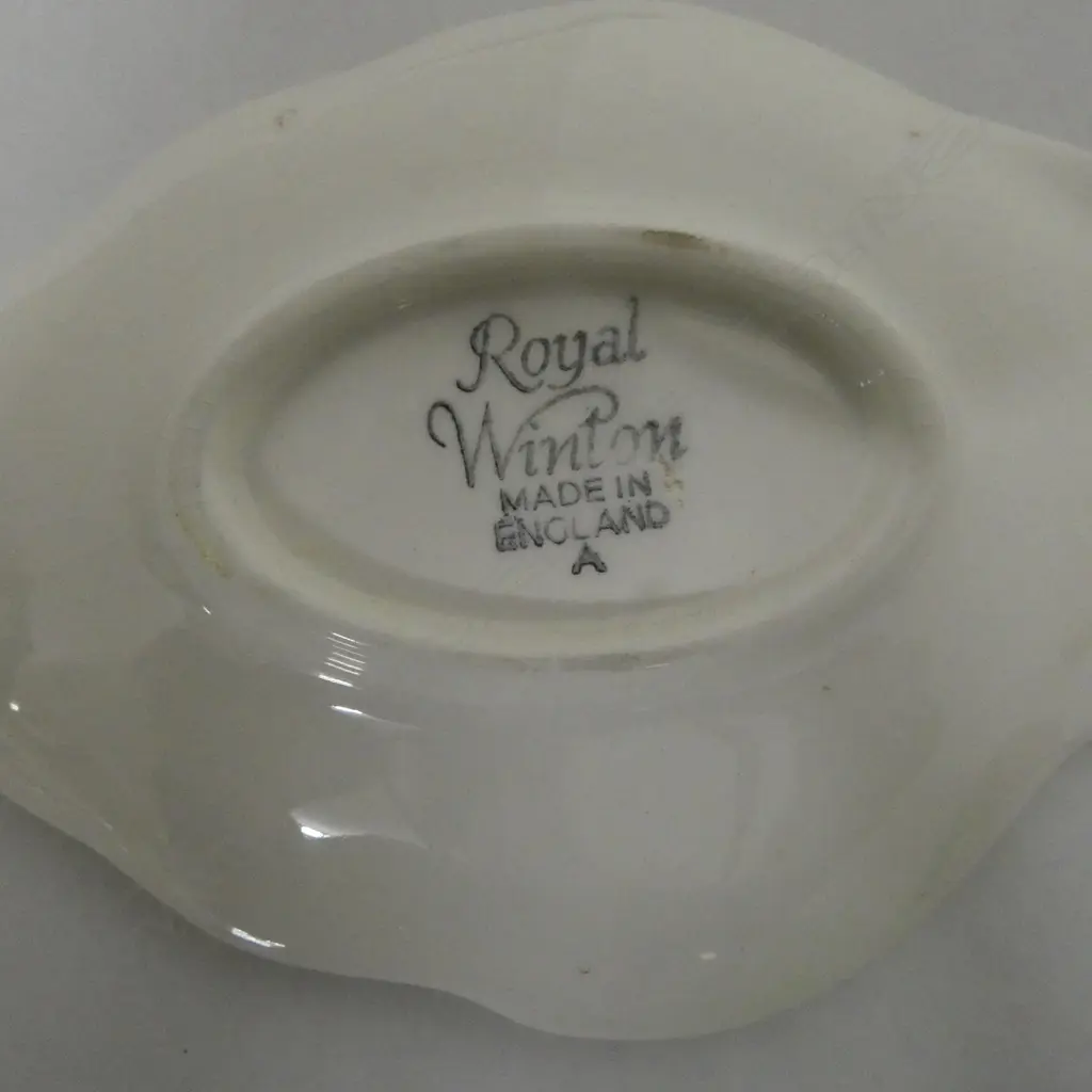 BESWICK SALAD BOWL w. MATCHING SERVERS Dia.235mm + R. WINTON GRAVY BOAT & OTHER LOBSTER & PEWTER SALAD SERVERS Image 1++