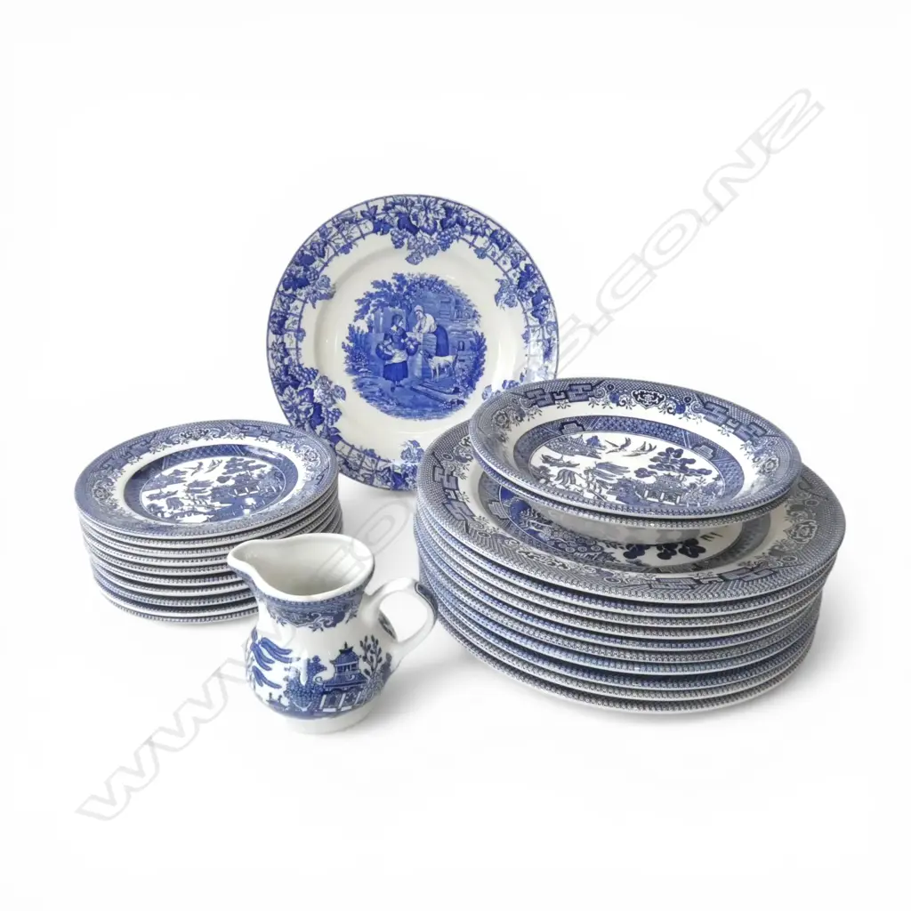CHURCHILL B/W WILLOW PATTERN PLATES, BOWLS, JUG & OTHER PLATE   Image 1++