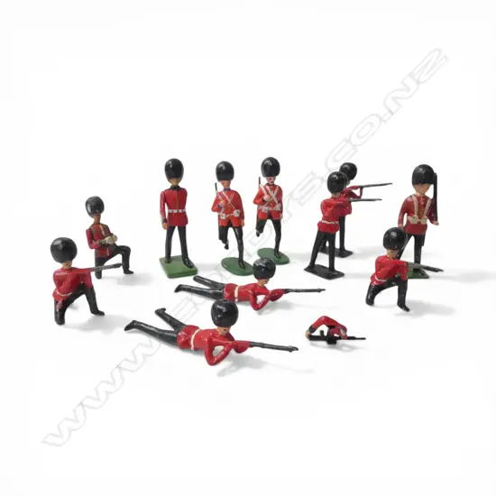 BRITAINS LEAD SOLDIER GUARDS 12 hollowcast & 3 solid cast 