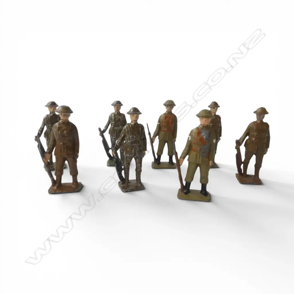 8 BRITAINS LEAD HOLLOWCAST STANDING SOLDIERS  Image 1++