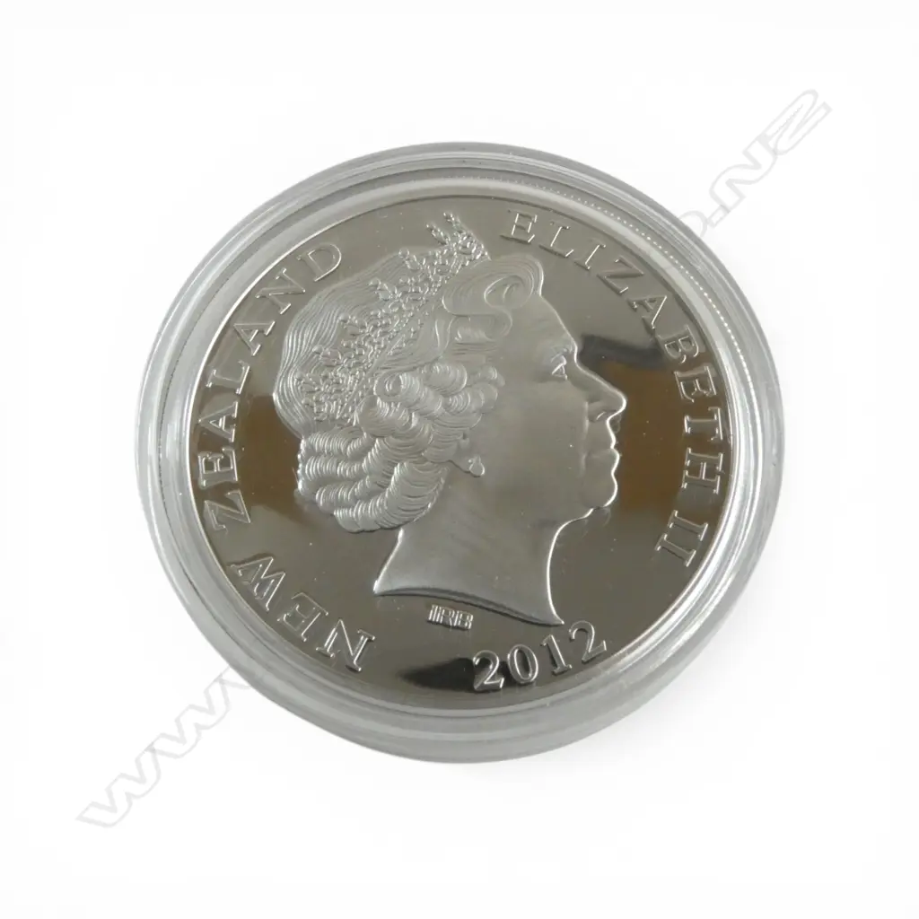 CASED 2012 50yrs OF FRIENDSHIP: N.Z. & SAMOA .999 SILVER PROOF $1 COIN 1oz with glass presentation stand Image 1++