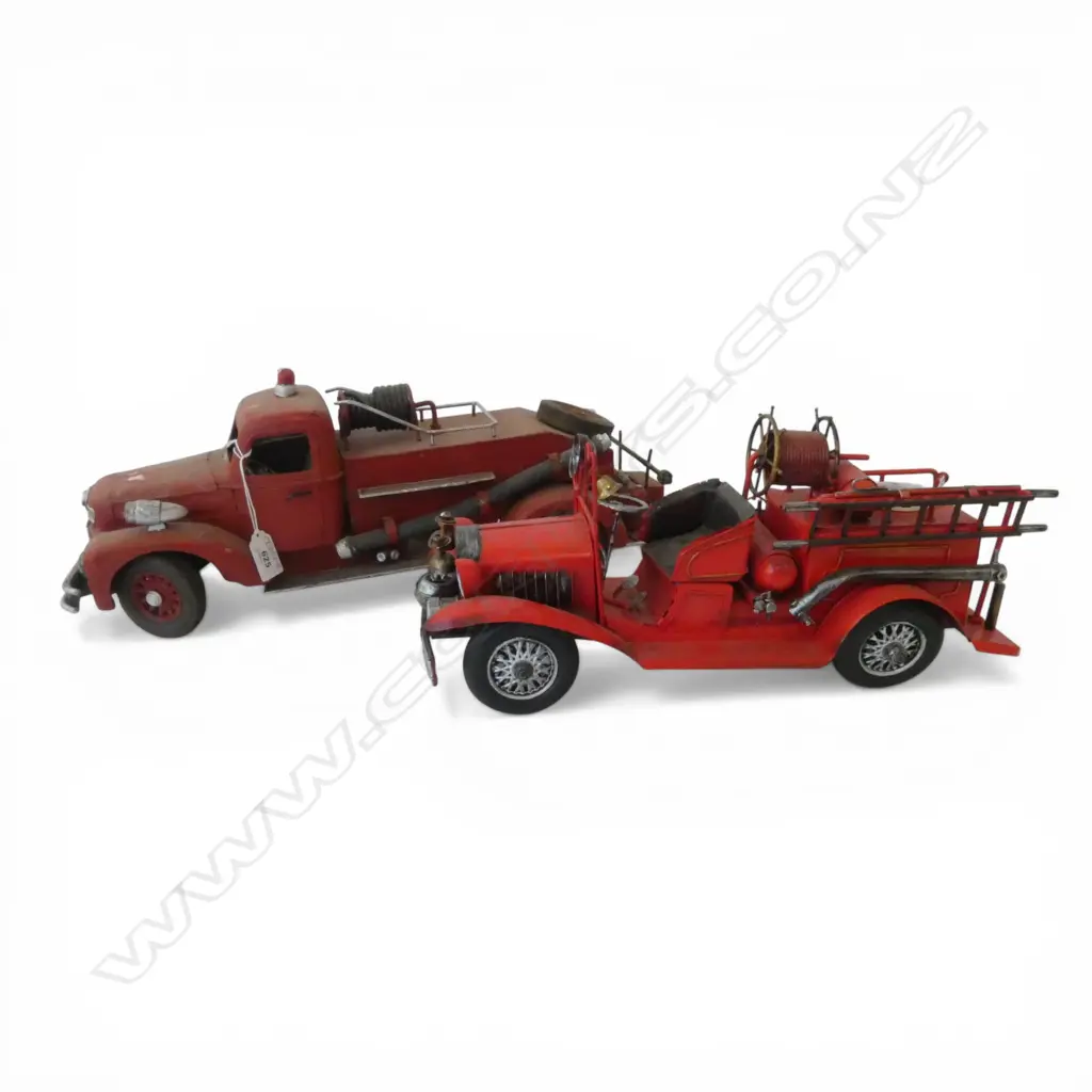 2 FIRE ENGINES MODELS L.490mm Image 1++