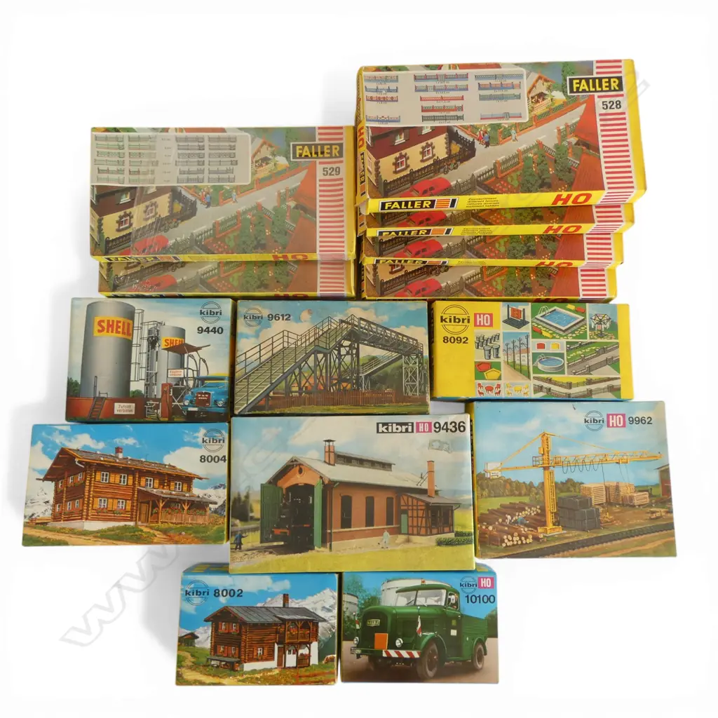 16 KIBRI HO MODEL KITS  Image 1++