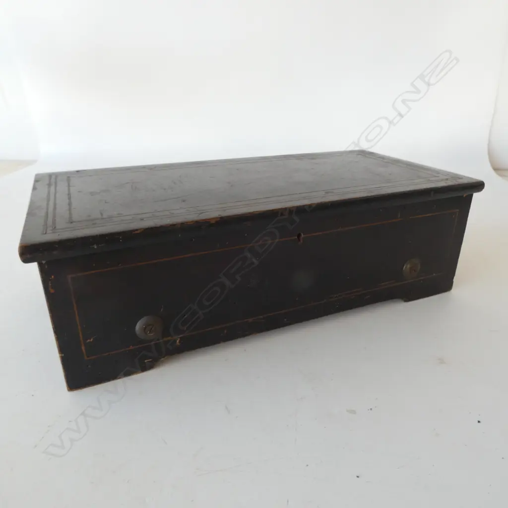 ANTIQUE MUSIC BOX 430 X 210 X 135mm  Image 1++
