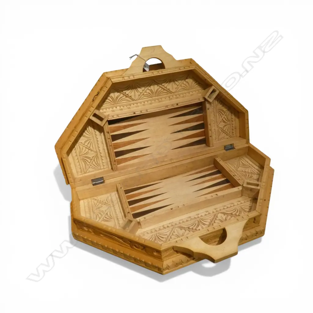 CARVED CHESS AND BACKGAMMON BOARD/CASE Image 1++