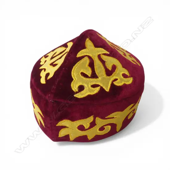ORIENTAL RED VELVET HAT