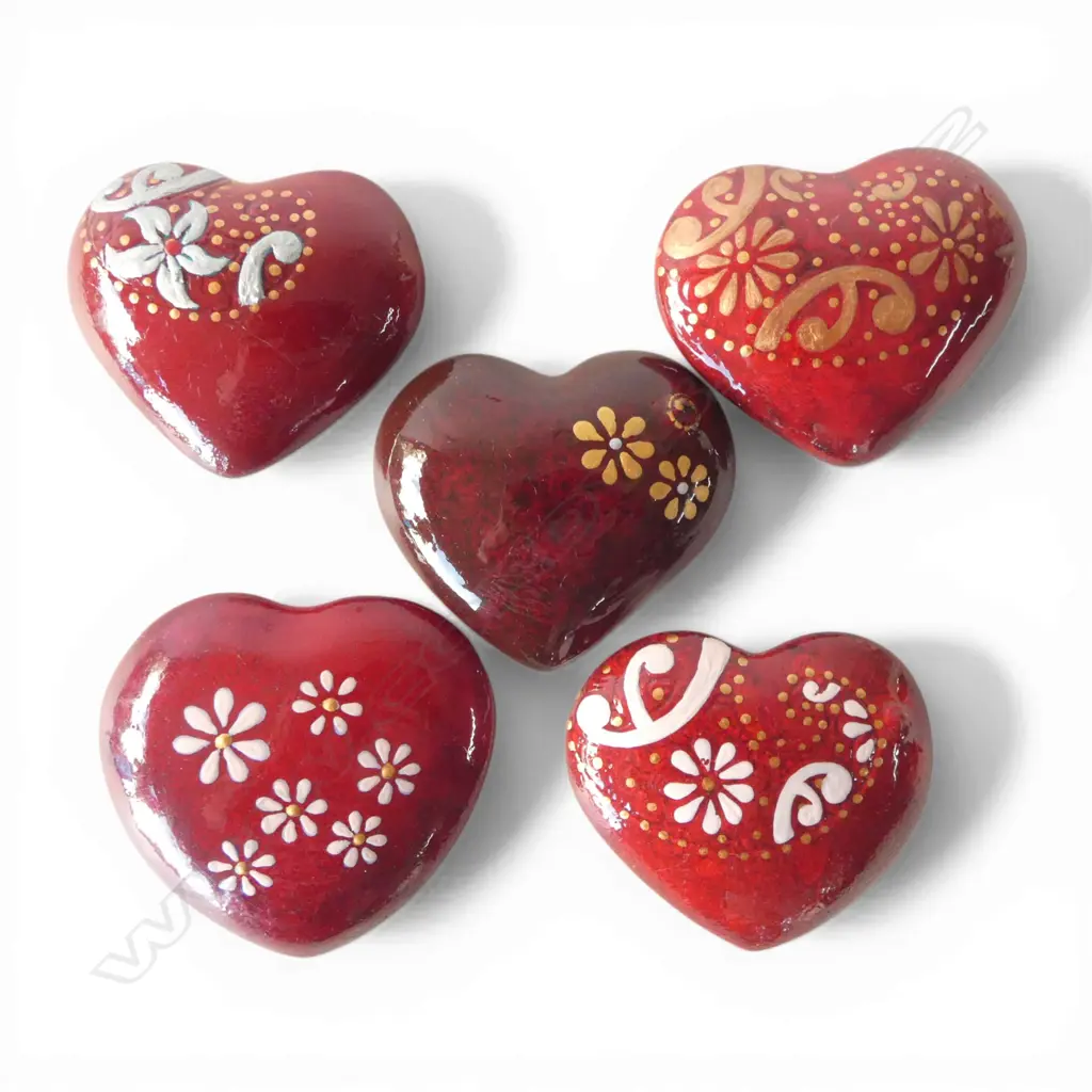 5 KEUM SUN LEE WALL HANGING HEARTS, red glaze w koru & daisy details, Image 1++