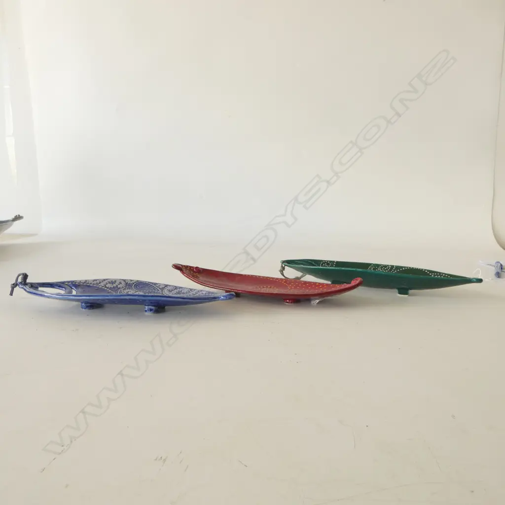 3 KEUM SUN LEE CANOE SHAPED DISHES w KORU & FISH HEAD DETAIL, L.250mm Image 1++