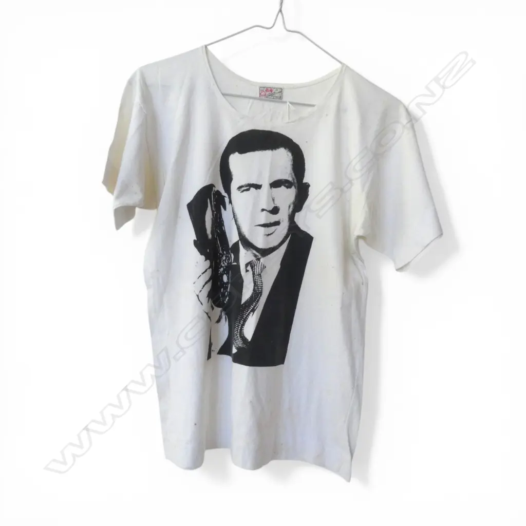 VINTAGE COOK ST MARKET CHINESE MAXWELL SMART  T SHIRT SOME MARKS SIZE SMALL Image 1++