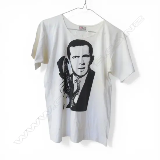 VINTAGE COOK ST MARKET CHINESE MAXWELL SMART  T SHIRT SOME MARKS SIZE SMALL