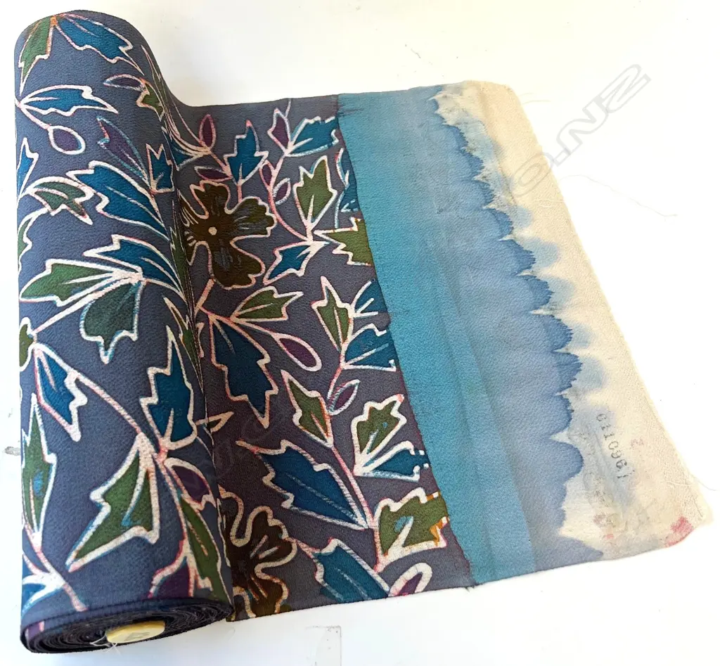 Unused 1980's NISHIJIN TEXTILE (Kyoto) JAPANESE leaf pattern on mauve SILK ROLL. L.12m. W.360mm. New old stock Image 1++