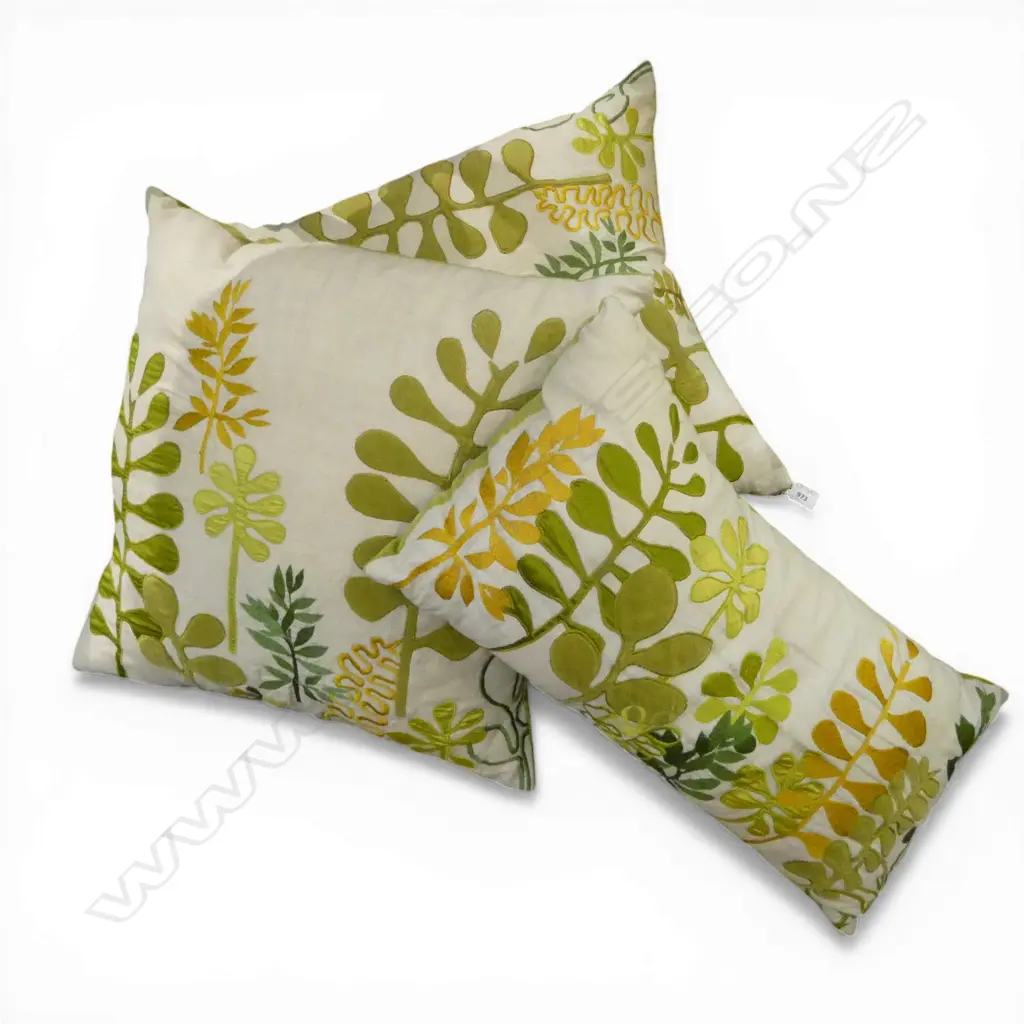 3 CUSHIONS w. ABSTRACT LEAF DESIGN Image 1++