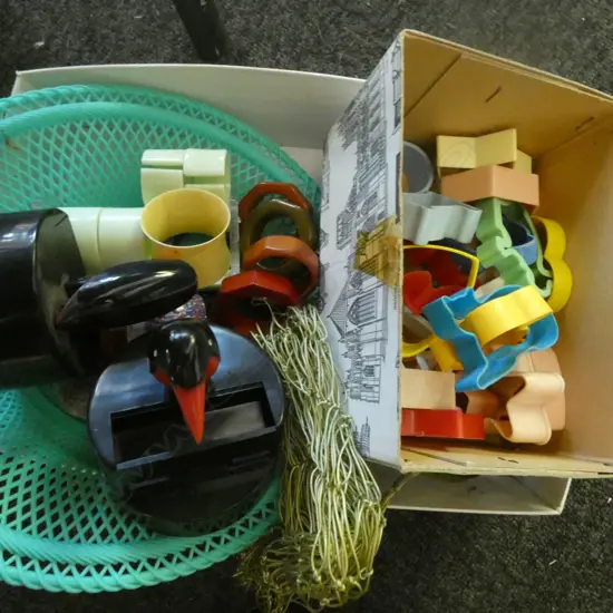ASST. VINTAGE PLASTICS Incl. COOKIE CUTTERS etc