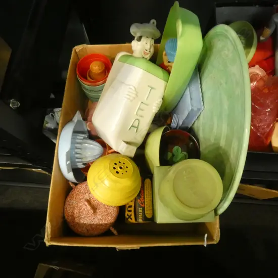 ASST. VINTAGE PLASTIC KITCHENALIA etc
