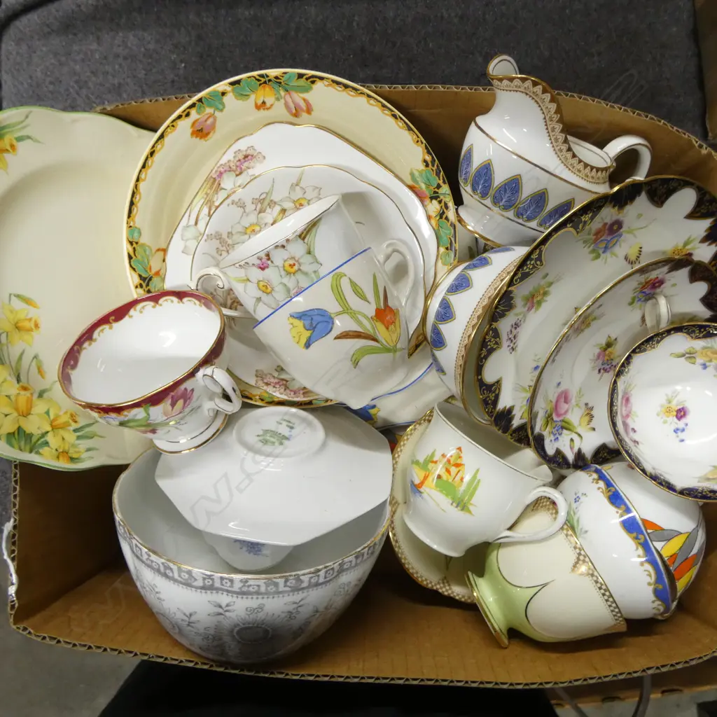 TRAY LOT MIXED CHINA CSPS PLATES ETC Image 1++