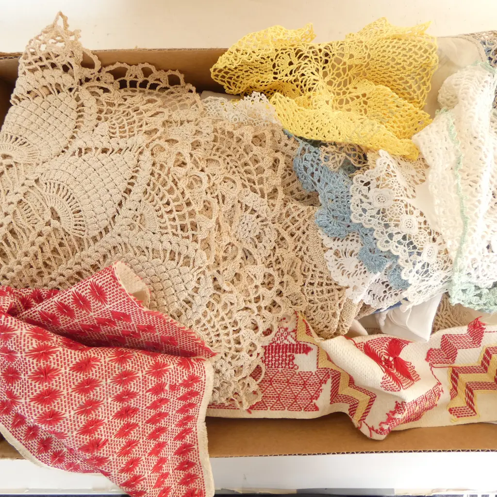 ASST. LINENS, DOILIES etc Image 1++