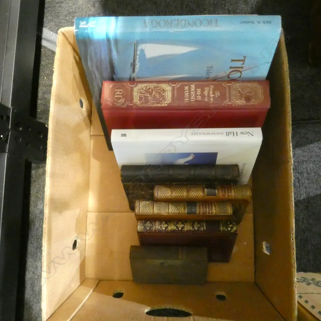 BOX OF YAGHTING BOOKS & VINTAGE BOOKS Image 1++