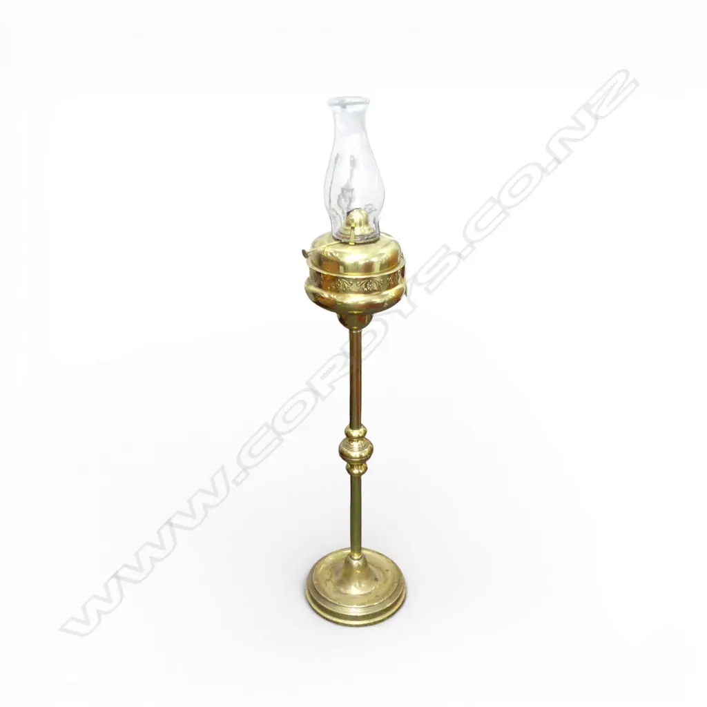 COLONIAL BRASS FLOOR STANDING KEROSENE LAMP H.810mm + CHIMNEY Image 1++