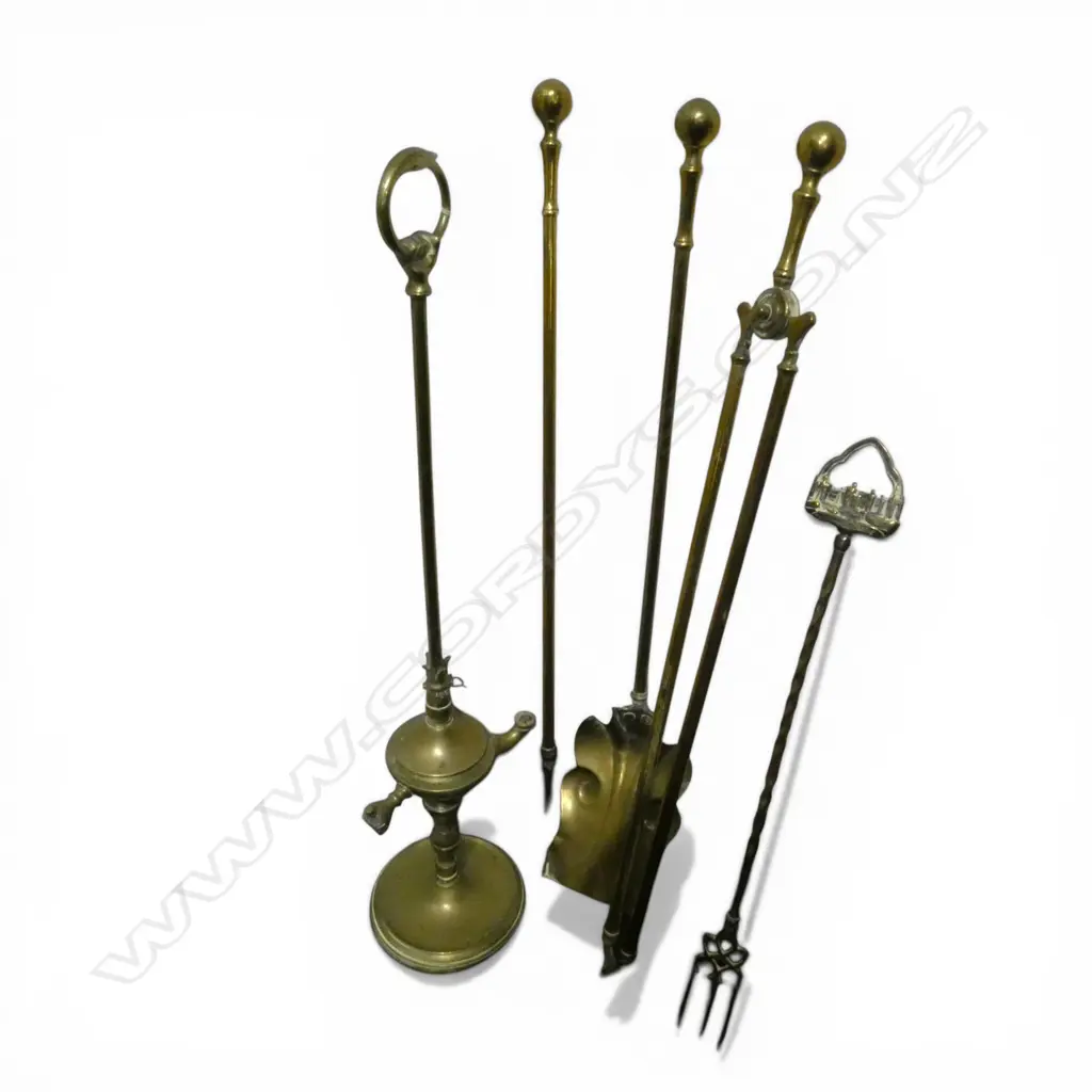 BRASS KEROSENE LAMP H.630mm + 3 BRASS FIRE INSTRUMENTS  Image 1++