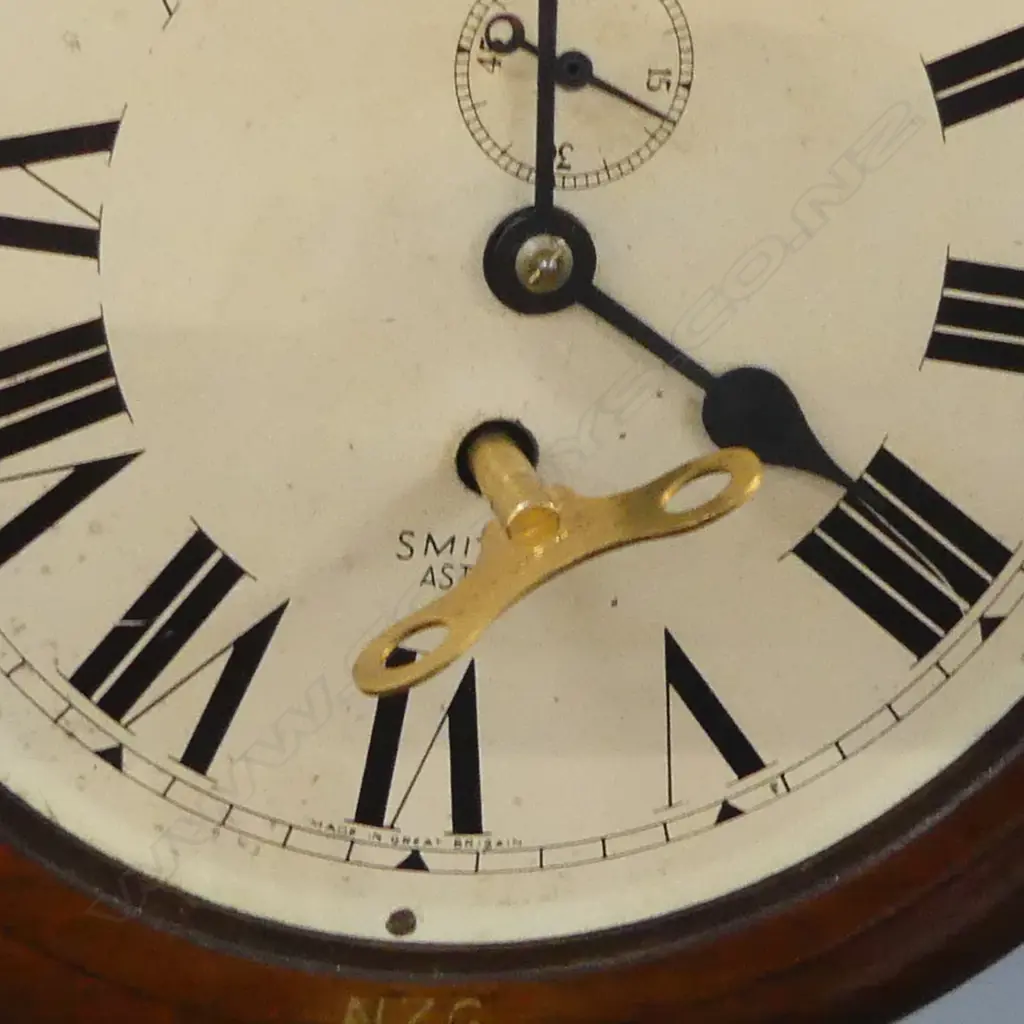 VINTAGE SMITHS ASTRAL CLOCK WORKING  W DOOR OPEN (WITH KEY) USED BY NZ GOVERNMENT, DIA 30MM Image 1++