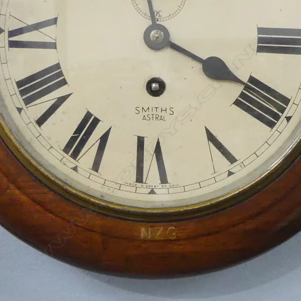 VINTAGE SMITHS ASTRAL CLOCK WORKING  W DOOR OPEN (WITH KEY) USED BY NZ GOVERNMENT, DIA 30MM Image 1++