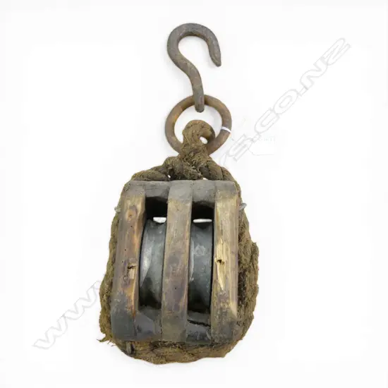 OLD WOODEN PULLEY H.200mm