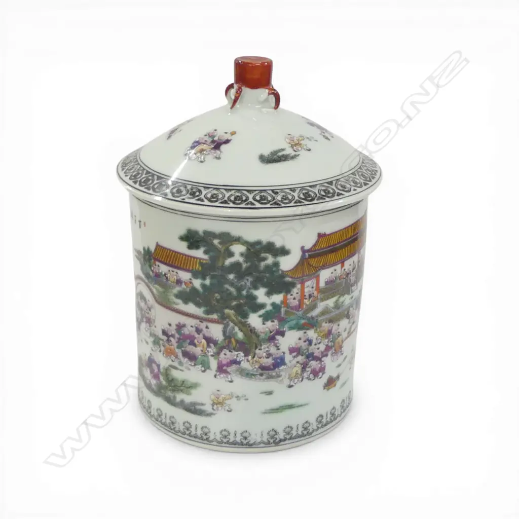 CHINESE LIDDED CONTAINER H.200mm Image 1++