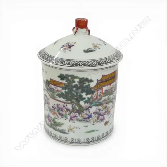 CHINESE LIDDED CONTAINER H.200mm