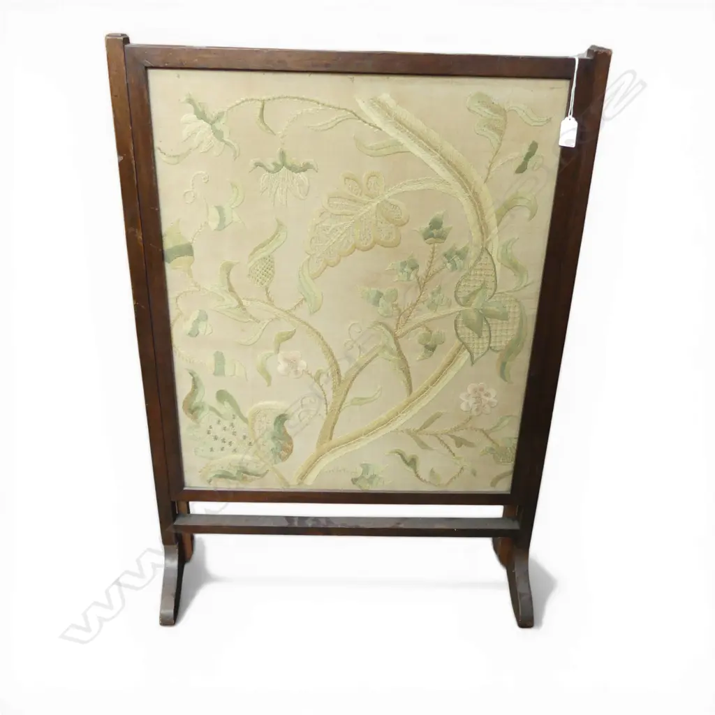 EMBROIDERED FIRE SCREEN H.880 W.610mm Image 1++