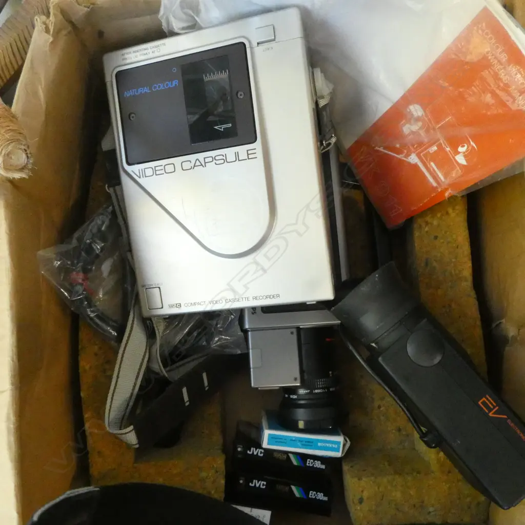 BOXED PHILIPS VK911 VIDEO CAMERA + VIDEO CASSETTE RECORDER VR101 Image 1++