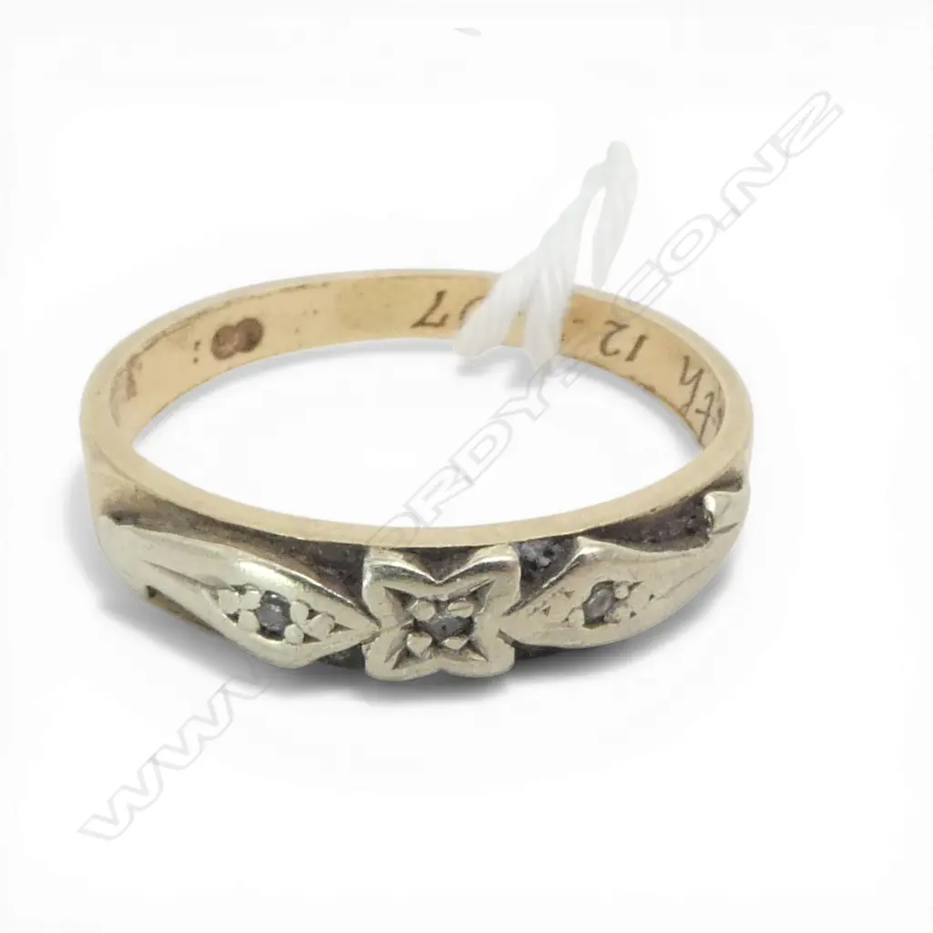 9ct GOLD & 3 SMALL DIAMOND BAND RING 2gms SIZE K Image 1++