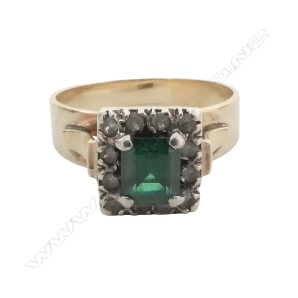 9ct GOLD & FAUX EMERALD RING 4.35gms SIZE Q Image 1++