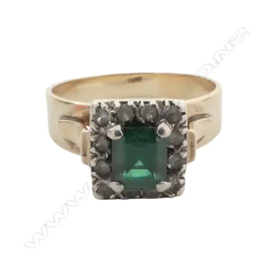9ct GOLD & FAUX EMERALD RING 4.35gms SIZE Q