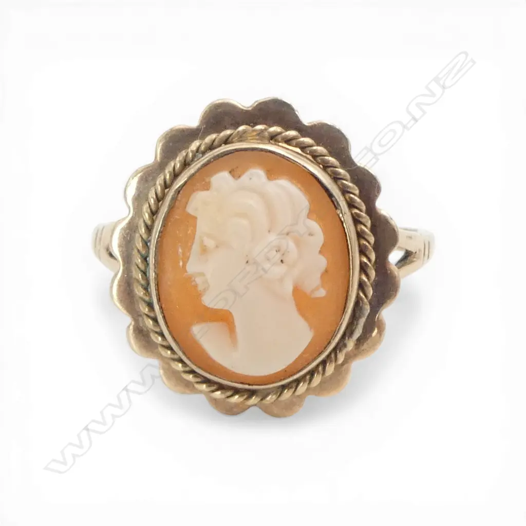 9ct GOLD CAMEO RING 3.28gms SIZE R1/2 Image 1++