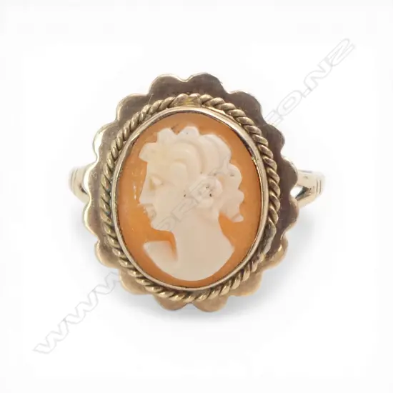 9ct GOLD CAMEO RING 3.28gms SIZE R1/2