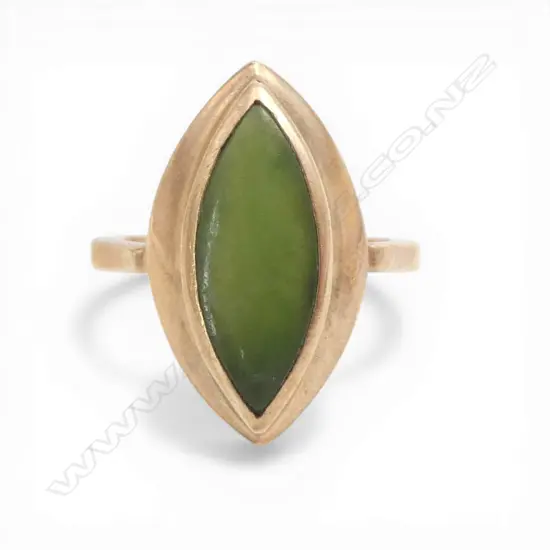 MODERNIST 9ct GOLD & POUNAMU RING 3.93gms SIZE M
