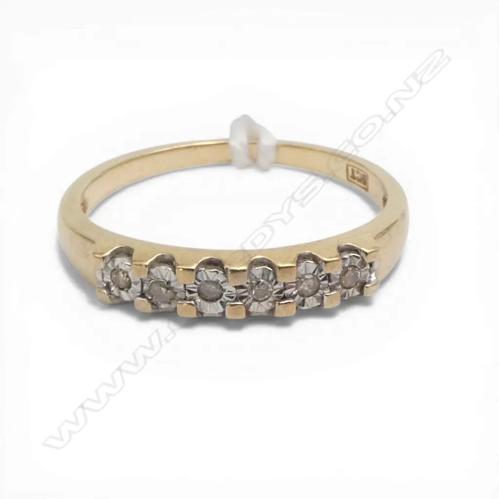 9CT GOLD & illusion set DIAMOND RING 1.7GMS size O Image 1++