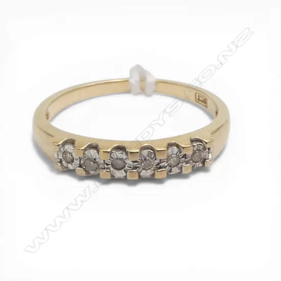 9CT GOLD & illusion set DIAMOND RING 1.7GMS size O
