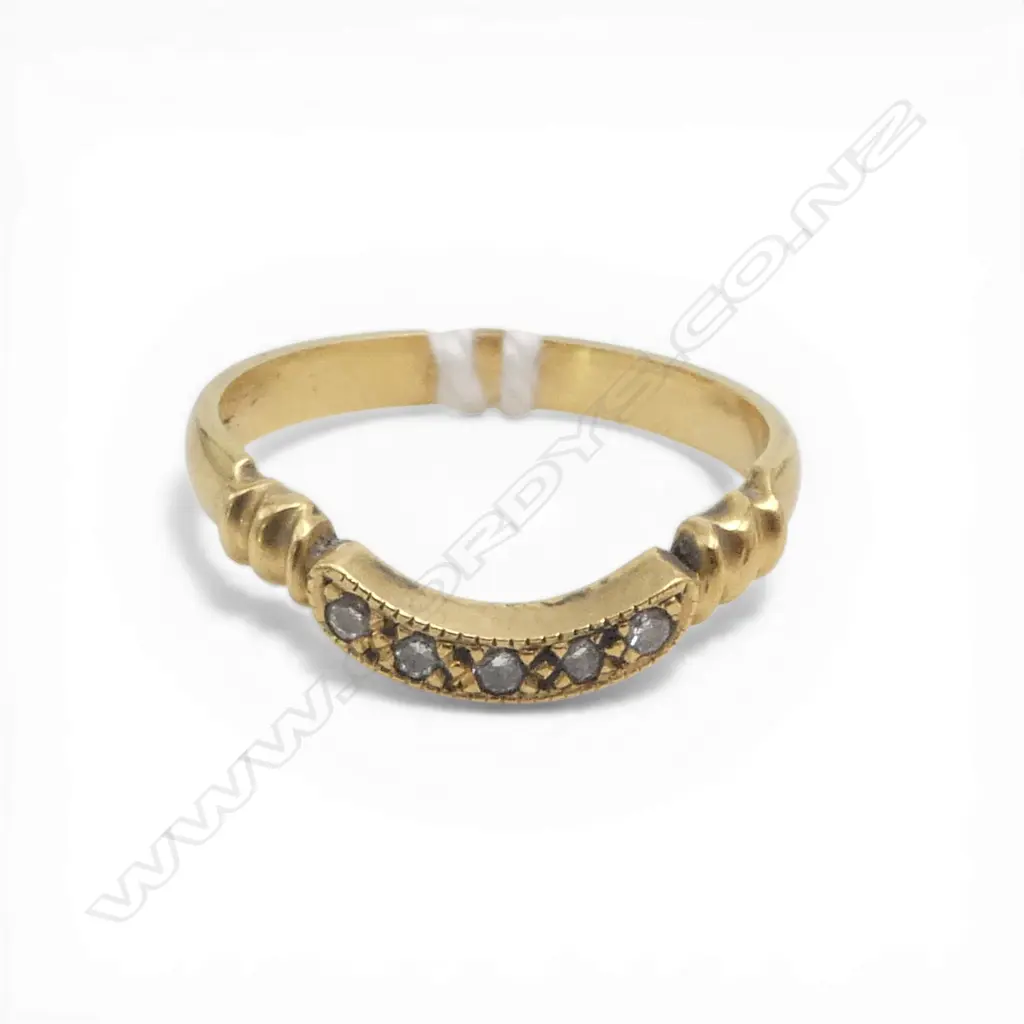 18ct GOLD & DIAMOND BAND COMPANION RING 2gms SIZE I Image 1++