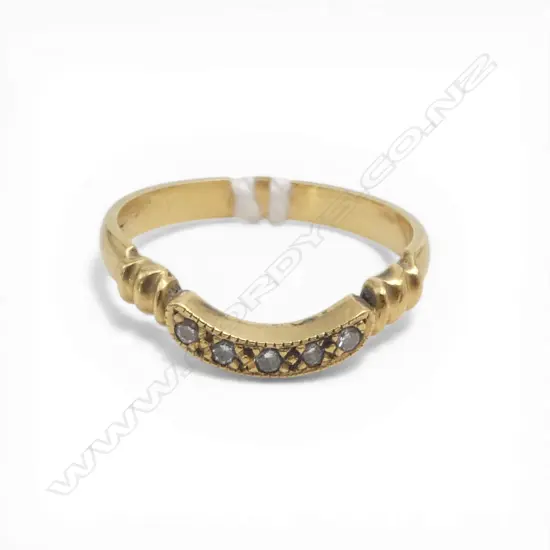 18ct GOLD & DIAMOND BAND COMPANION RING 2gms SIZE I