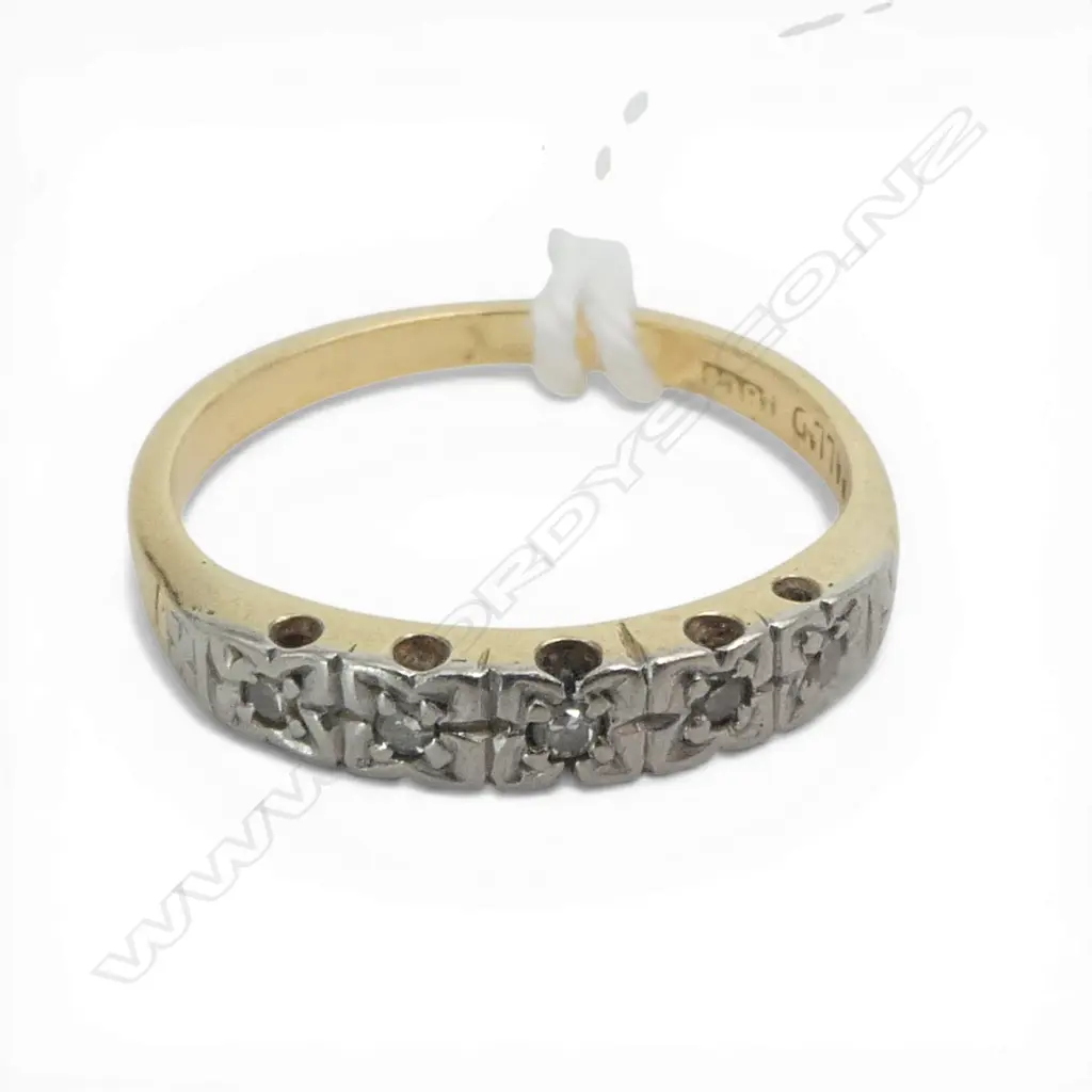 18CT GOLD & DIAMOND ETERNITY RING 2.4GMS SIZE K Image 1++