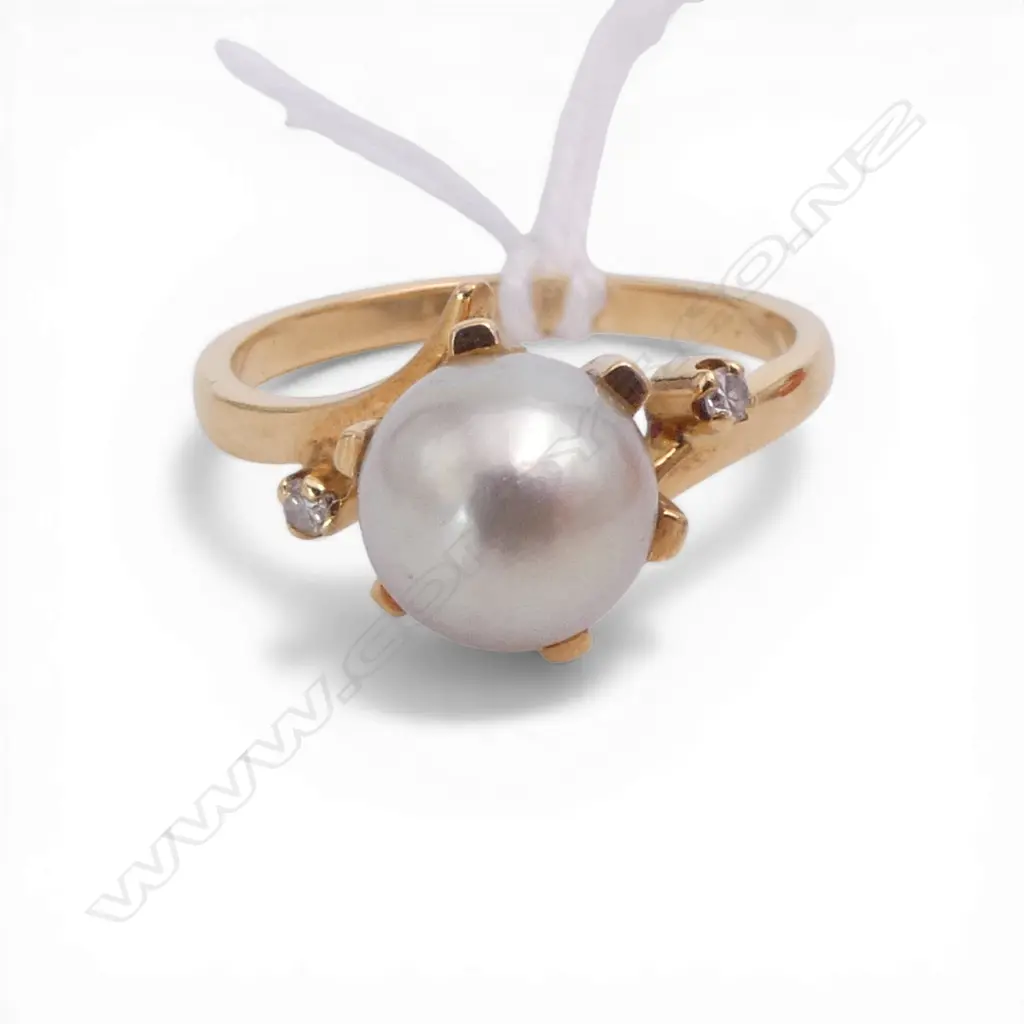 18ct GOLD, PEARL & DIAMOND RING 3.61gms SIZE N1/2 Image 1++