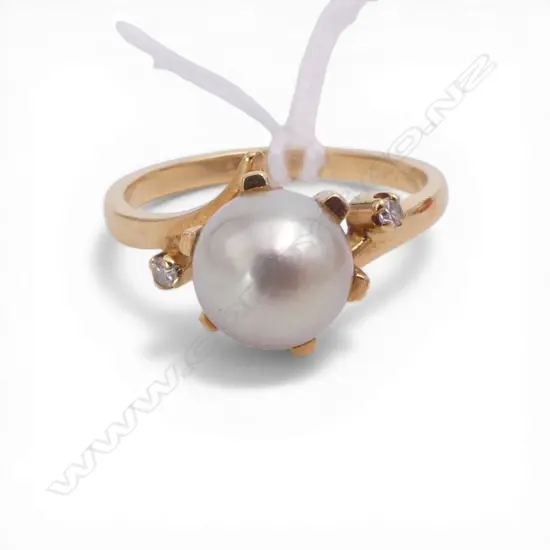 18ct GOLD, PEARL & DIAMOND RING 3.61gms SIZE N1/2