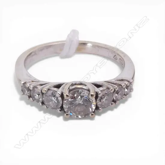 18CT  WHITE GOLD & DIAMOND RING  SIZE M1/2