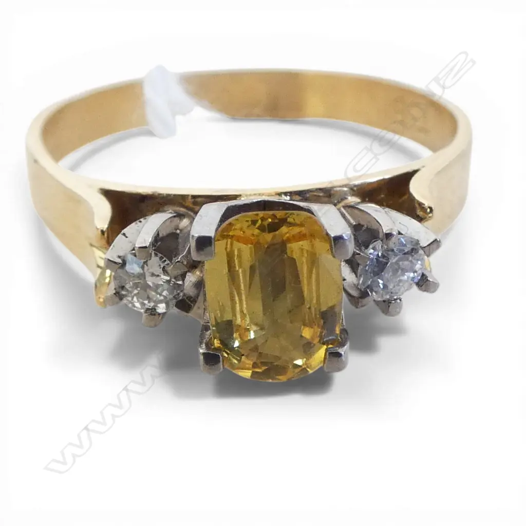 18CT YELLOW SAPPHIRE (0.67ct) & DIAMOND RING, 3.8gms SIZE R Image 1++