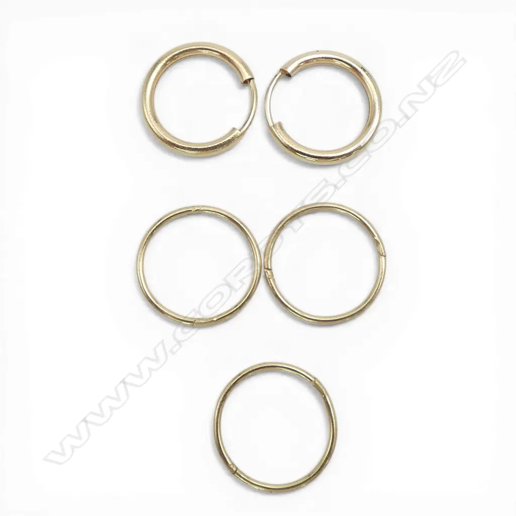 ASST. 9ct SLEEPER EARRINGS. 1.35gm Image 1++