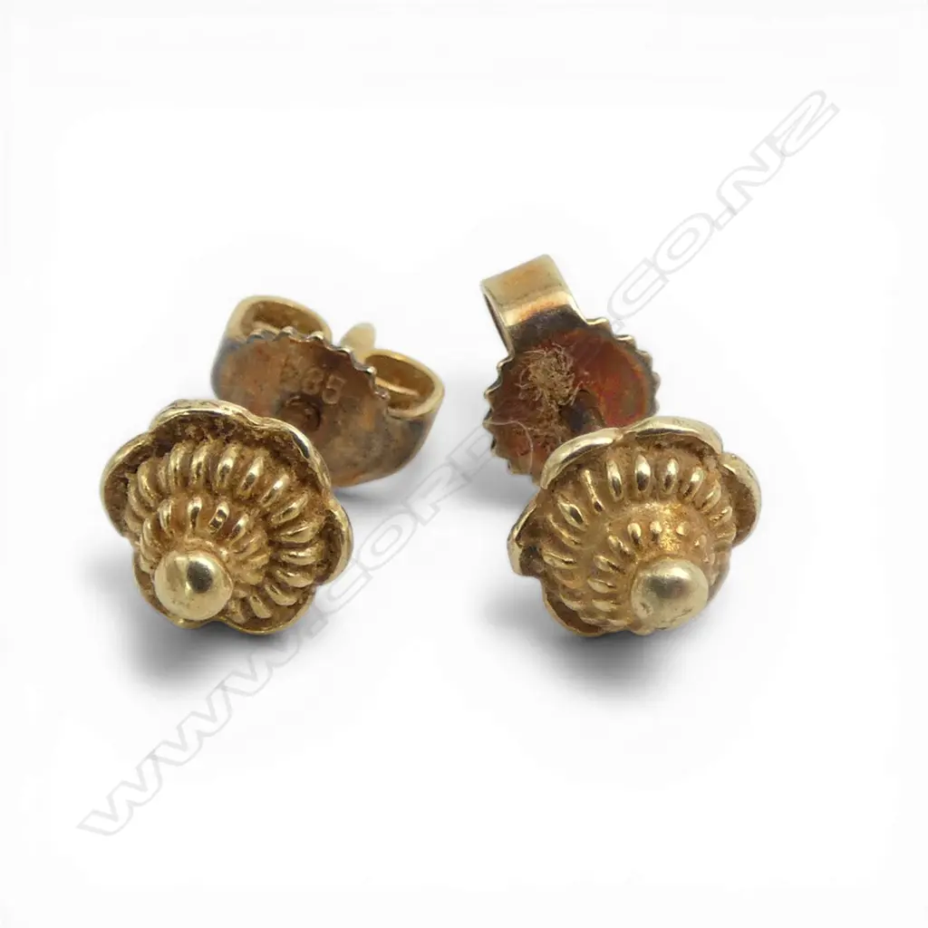 PR 14ct GOLD FLOWER HEAD STUD EARRINGS 2.1gms Image 1++