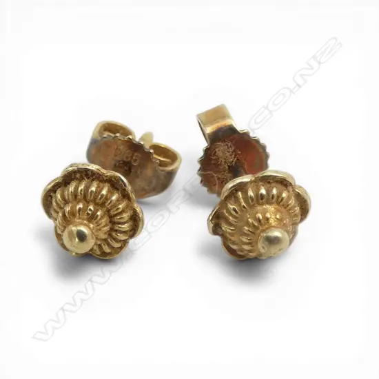 PR 14ct GOLD FLOWER HEAD STUD EARRINGS 2.1gms
