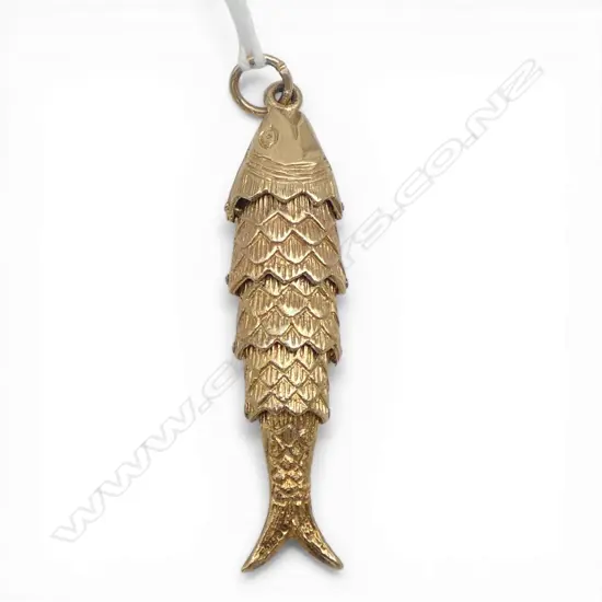 9ct GOLD ARTICULATED FISH CHARM / PENDANT L.4.7mm.  6.43gms
