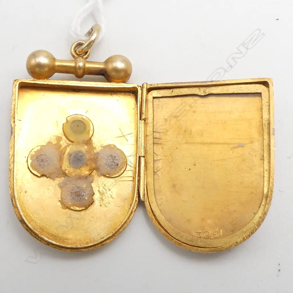 9CT GOLD WHITE STONES glued in LOCKET TOTAL WEIGHT6.3GMS Image 1++